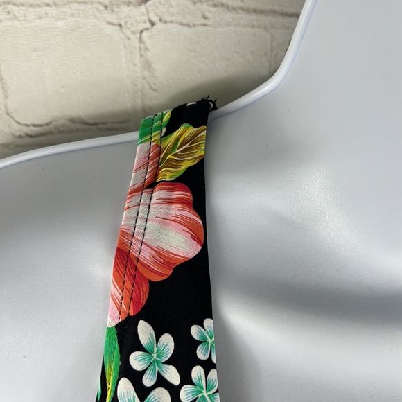 Women’s Soft & Sculpting One Piece Swimsuit Size L black with floral print. NWT - Picture 7 of 8